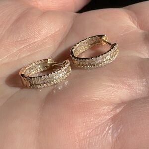 SOLD‼️K18 Japan gold with baguette in and out real diamond